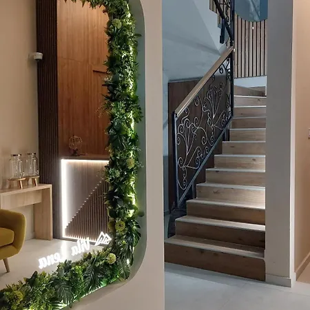 Lena Pool - 4 ヴルドニーク