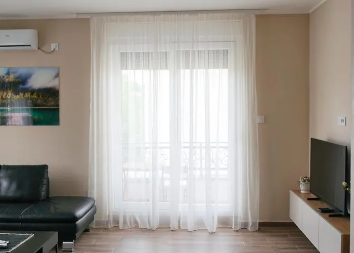 Lena Pool - 4 アパート *