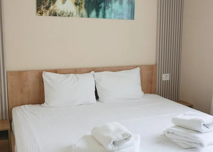 Lena Pool - 4 アパート *