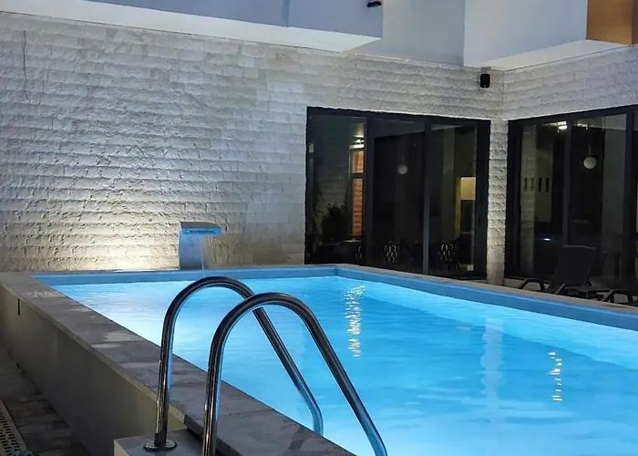 Lena Pool - 4 アパート ヴルドニーク