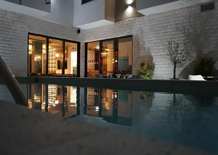 Lena Pool - 4 * ヴルドニーク