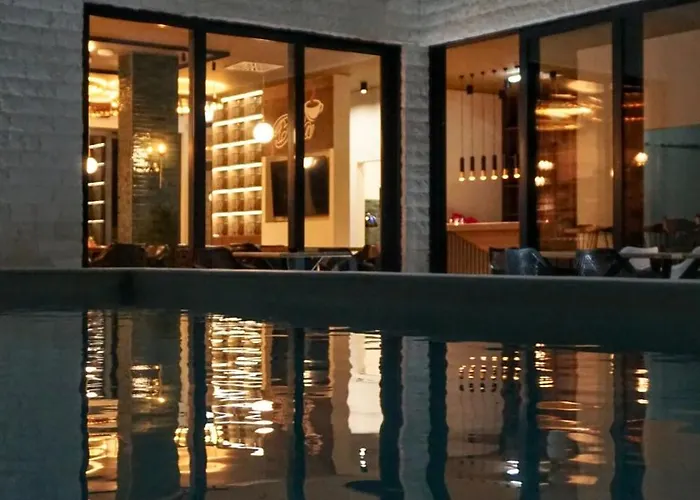 Lena Pool - 4 アパート *